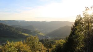 Dieses Bild zeigt eine Webcam-Aufnahme vom Achertal, aufgenommen am Donnerstag, den 15.10.2026 um 18:00 Uhr. Die Temperatur betrug 19.7°C.
