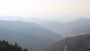 Dieses Bild zeigt eine Webcam-Aufnahme vom Achertal, aufgenommen am Mittwoch, den 18.03.2026 um 16:50 Uhr. Die Temperatur betrug 5.1°C.