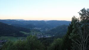 Dieses Bild zeigt eine Webcam-Aufnahme vom Achertal, aufgenommen am Sonntag, den 06.09.2026 um 07:10 Uhr. Die Temperatur betrug 13.7°C.