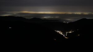 Dieses Bild zeigt eine Webcam-Aufnahme vom Achertal, aufgenommen am Sonntag, den 21.12.2025 um 05:30 Uhr. Die Temperatur betrug 8.1°C.