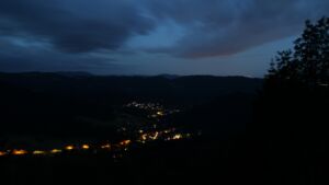 Dieses Bild zeigt eine Webcam-Aufnahme vom Achertal, aufgenommen am Sonntag, den 07.06.2026 um 04:20 Uhr. Die Temperatur betrug 12.6°C.