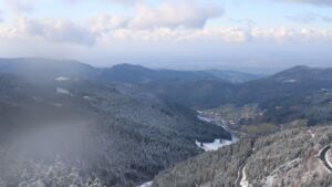 Dieses Bild zeigt eine Webcam-Aufnahme vom Achertal, aufgenommen am Freitag, den 21.11.2025 um 13:30 Uhr. Die Temperatur betrug -4.7°C.