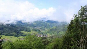 Dieses Bild zeigt eine Webcam-Aufnahme vom Achertal, aufgenommen am Freitag, den 15.05.2026 um 10:50 Uhr. Die Temperatur betrug 5.6°C.