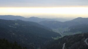 Dieses Bild zeigt eine Webcam-Aufnahme vom Achertal, aufgenommen am Mittwoch, den 15.04.2026 um 19:20 Uhr. Die Temperatur betrug 8.7°C.