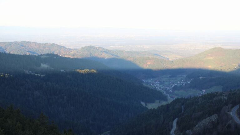 Dieses Bild zeigt eine Webcam-Aufnahme vom Achertal, aufgenommen am Montag, den 02.03.2026 um 07:50 Uhr. Die Temperatur betrug 5.1°C.