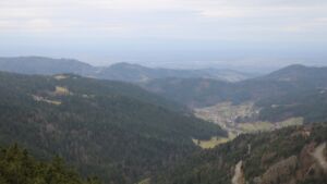 Dieses Bild zeigt eine Webcam-Aufnahme vom Achertal, aufgenommen am Freitag, den 19.12.2025 um 13:30 Uhr. Die Temperatur betrug 7.4°C.