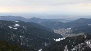 Dieses Bild zeigt eine Webcam-Aufnahme vom Achertal, aufgenommen am Mittwoch, den 14.01.2026 um 15:00 Uhr. Die Temperatur betrug 5.6°C.