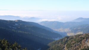 Dieses Bild zeigt eine Webcam-Aufnahme vom Achertal, aufgenommen am Samstag, den 27.12.2025 um 13:30 Uhr. Die Temperatur betrug 5.2°C.