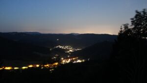 Dieses Bild zeigt eine Webcam-Aufnahme vom Achertal, aufgenommen am Freitag, den 24.07.2026 um 04:20 Uhr. Die Temperatur betrug 13.9°C.