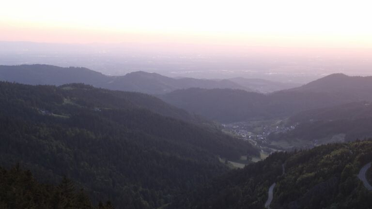 Dieses Bild zeigt eine Webcam-Aufnahme vom Achertal, aufgenommen am Donnerstag, den 15.05.2025 um 21:30 Uhr. Die Temperatur betrug 8.4°C.