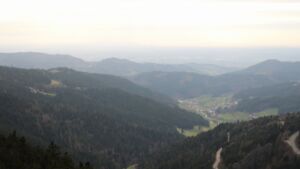 Dieses Bild zeigt eine Webcam-Aufnahme vom Achertal, aufgenommen am Sonntag, den 05.04.2026 um 19:10 Uhr. Die Temperatur betrug 7.5°C.