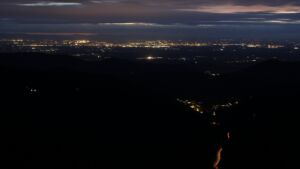Dieses Bild zeigt eine Webcam-Aufnahme vom Achertal, aufgenommen am Montag, den 04.05.2026 um 21:40 Uhr. Die Temperatur betrug 10.4°C.