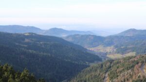 Dieses Bild zeigt eine Webcam-Aufnahme vom Achertal, aufgenommen am Freitag, den 12.12.2025 um 12:20 Uhr. Die Temperatur betrug 11.3°C.