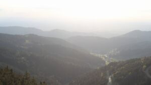 Dieses Bild zeigt eine Webcam-Aufnahme vom Achertal, aufgenommen am Donnerstag, den 16.04.2026 um 19:30 Uhr. Die Temperatur betrug 13.1°C.