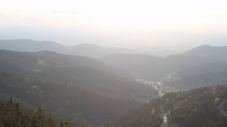 Dieses Bild zeigt eine Webcam-Aufnahme vom Achertal, aufgenommen am Donnerstag, den 16.04.2026 um 19:30 Uhr. Die Temperatur betrug 13.1°C.