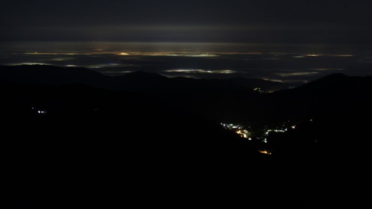 Dieses Bild zeigt eine Webcam-Aufnahme vom Achertal, aufgenommen am Montag, den 29.09.2025 um 03:30 Uhr. Die Temperatur betrug 10.1°C.