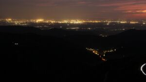 Dieses Bild zeigt eine Webcam-Aufnahme vom Achertal, aufgenommen am Dienstag, den 28.04.2026 um 21:40 Uhr. Die Temperatur betrug 11.5°C.