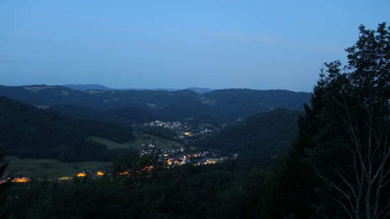 Dieses Bild zeigt eine Webcam-Aufnahme vom Achertal, aufgenommen am Donnerstag, den 23.07.2026 um 05:00 Uhr. Die Temperatur betrug 12°C.
