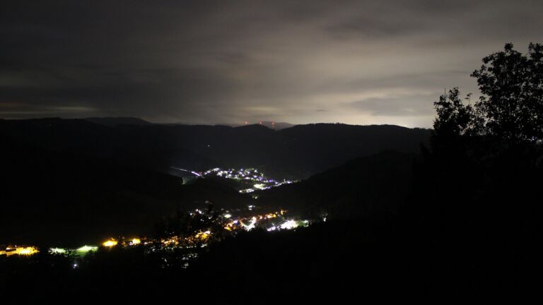 Dieses Bild zeigt eine Webcam-Aufnahme vom Achertal, aufgenommen am Montag, den 21.09.2026 um 01:00 Uhr. Die Temperatur betrug 12.5°C.