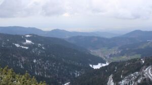 Dieses Bild zeigt eine Webcam-Aufnahme vom Achertal, aufgenommen am Mittwoch, den 01.04.2026 um 13:40 Uhr. Die Temperatur betrug 2.1°C.