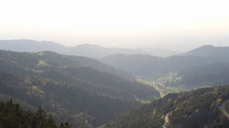 Dieses Bild zeigt eine Webcam-Aufnahme vom Achertal, aufgenommen am Freitag, den 17.04.2026 um 19:10 Uhr. Die Temperatur betrug 13.2°C.