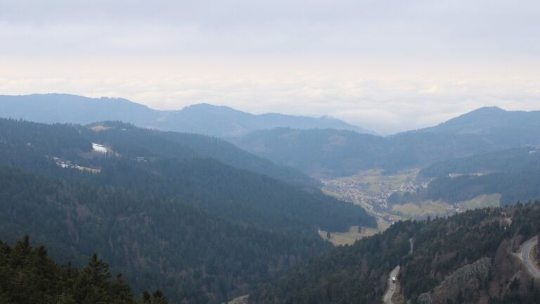 Dieses Bild zeigt eine Webcam-Aufnahme vom Achertal, aufgenommen am Montag, den 09.02.2026 um 13:10 Uhr. Die Temperatur betrug 2°C.