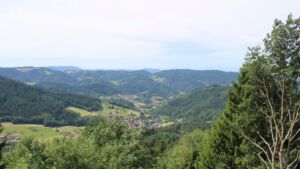 Dieses Bild zeigt eine Webcam-Aufnahme vom Achertal, aufgenommen am Dienstag, den 07.07.2026 um 11:50 Uhr. Die Temperatur betrug 26.9°C.