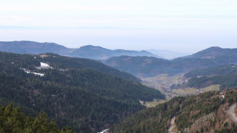 Dieses Bild zeigt eine Webcam-Aufnahme vom Achertal, aufgenommen am Samstag, den 17.01.2026 um 12:40 Uhr. Die Temperatur betrug 7.7°C.