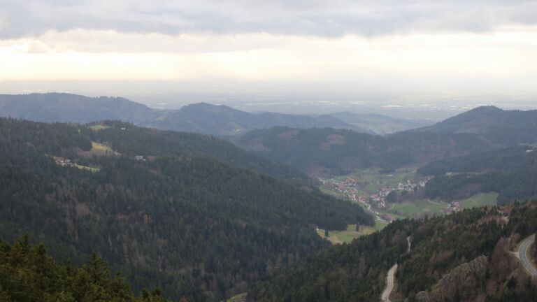 Dieses Bild zeigt eine Webcam-Aufnahme vom Achertal, aufgenommen am Dienstag, den 17.03.2026 um 16:50 Uhr. Die Temperatur betrug 4.2°C.