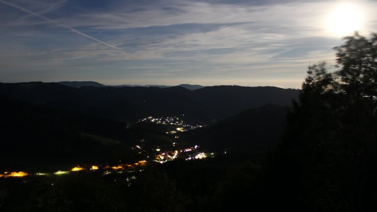 Dieses Bild zeigt eine Webcam-Aufnahme vom Achertal, aufgenommen am Freitag, den 25.09.2026 um 04:30 Uhr. Die Temperatur betrug 10.5°C.
