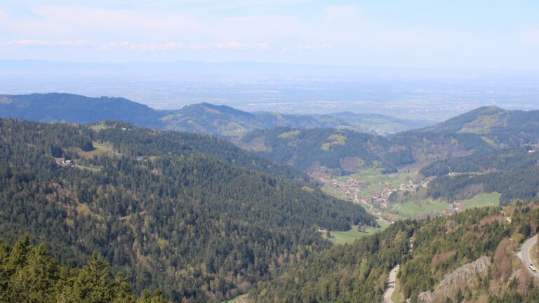 Dieses Bild zeigt eine Webcam-Aufnahme vom Achertal, aufgenommen am Freitag, den 17.04.2026 um 11:40 Uhr. Die Temperatur betrug 14.7°C.