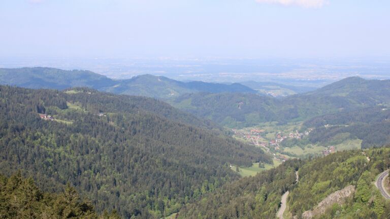Dieses Bild zeigt eine Webcam-Aufnahme vom Achertal, aufgenommen am Freitag, den 09.05.2025 um 10:10 Uhr. Die Temperatur betrug 6°C.