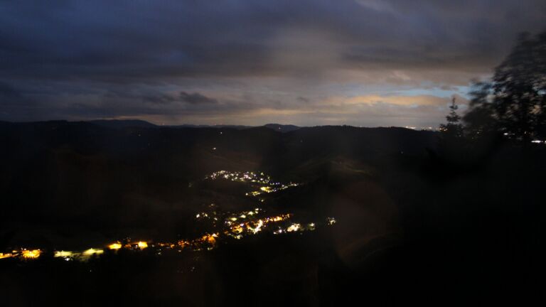 Dieses Bild zeigt eine Webcam-Aufnahme vom Achertal, aufgenommen am Donnerstag, den 04.06.2026 um 22:40 Uhr. Die Temperatur betrug 10.2°C.