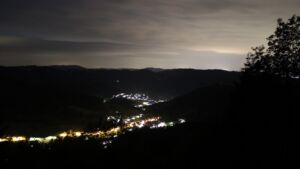 Dieses Bild zeigt eine Webcam-Aufnahme vom Achertal, aufgenommen am Montag, den 15.06.2026 um 00:00 Uhr. Die Temperatur betrug 13.2°C.