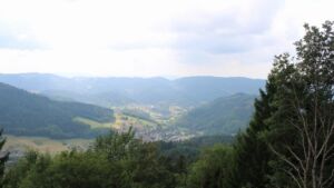 Dieses Bild zeigt eine Webcam-Aufnahme vom Achertal, aufgenommen am Samstag, den 01.08.2026 um 14:00 Uhr. Die Temperatur betrug 23.3°C.
