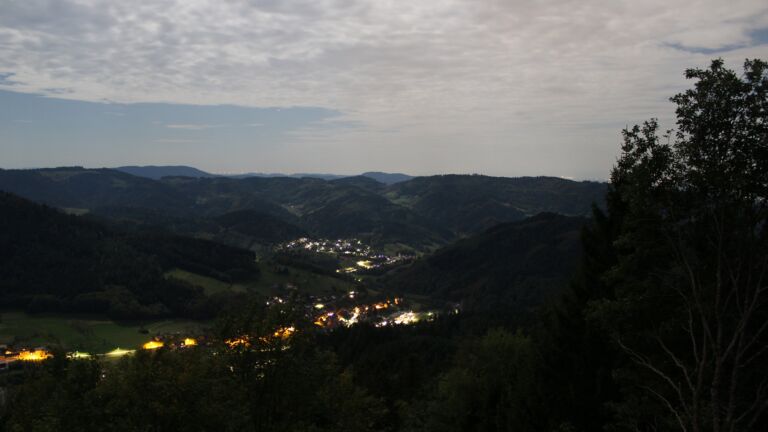 Dieses Bild zeigt eine Webcam-Aufnahme vom Achertal, aufgenommen am Montag, den 28.09.2026 um 02:30 Uhr. Die Temperatur betrug 21.5°C.