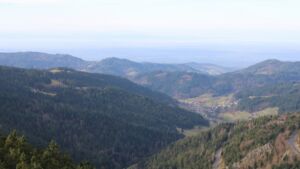 Dieses Bild zeigt eine Webcam-Aufnahme vom Achertal, aufgenommen am Donnerstag, den 18.12.2025 um 11:50 Uhr. Die Temperatur betrug 7.3°C.