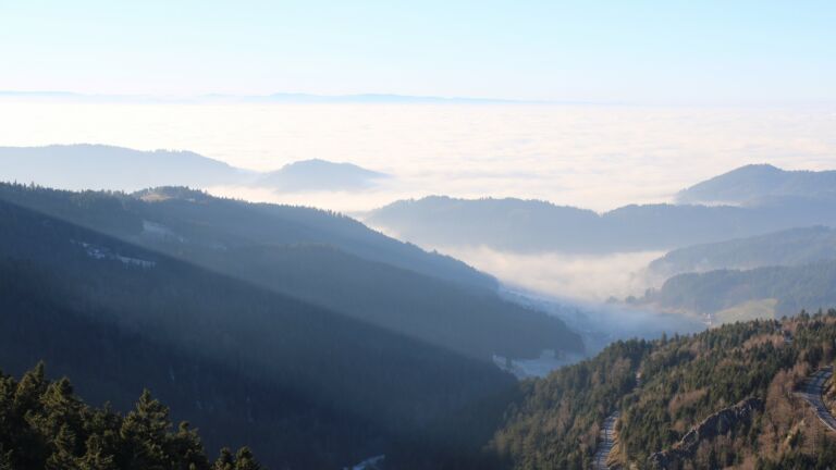 Dieses Bild zeigt eine Webcam-Aufnahme vom Achertal, aufgenommen am Montag, den 29.12.2025 um 15:00 Uhr. Die Temperatur betrug 2.8°C.