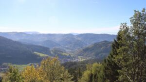 Dieses Bild zeigt eine Webcam-Aufnahme vom Achertal, aufgenommen am Dienstag, den 27.10.2026 um 13:30 Uhr. Die Temperatur betrug 20°C.