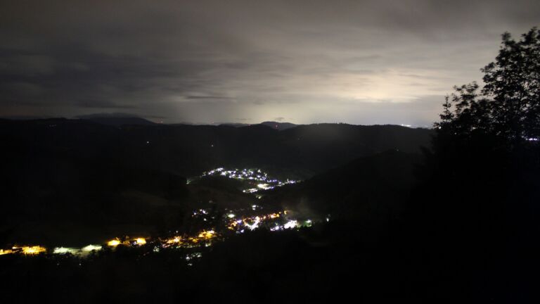 Dieses Bild zeigt eine Webcam-Aufnahme vom Achertal, aufgenommen am Donnerstag, den 11.06.2026 um 03:10 Uhr. Die Temperatur betrug 8.4°C.