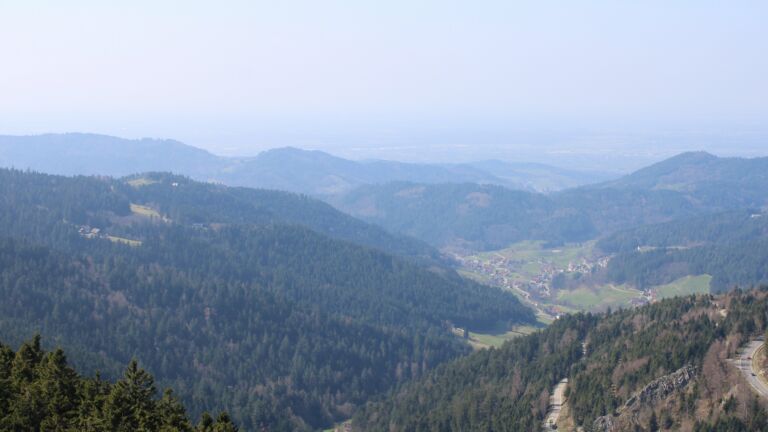 Dieses Bild zeigt eine Webcam-Aufnahme vom Achertal, aufgenommen am Mittwoch, den 18.03.2026 um 13:20 Uhr. Die Temperatur betrug 5°C.