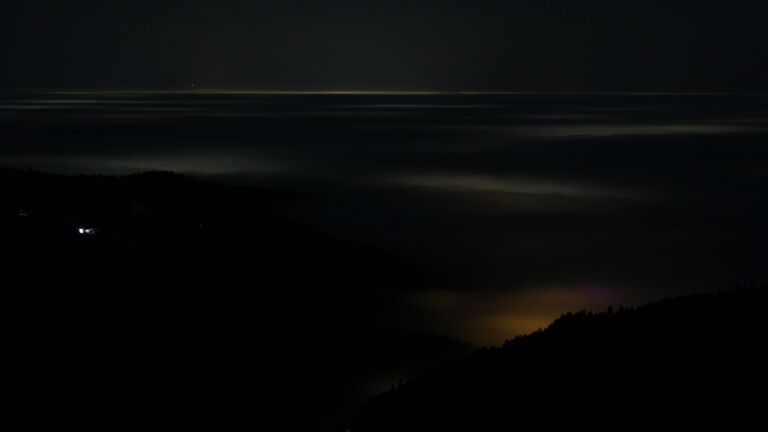 Dieses Bild zeigt eine Webcam-Aufnahme vom Achertal, aufgenommen am Sonntag, den 18.01.2026 um 23:00 Uhr. Die Temperatur betrug 5.3°C.