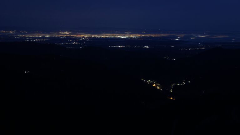 Dieses Bild zeigt eine Webcam-Aufnahme vom Achertal, aufgenommen am Sonntag, den 16.11.2025 um 06:40 Uhr. Die Temperatur betrug 7.9°C.