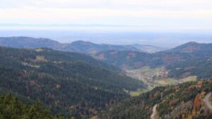 Dieses Bild zeigt eine Webcam-Aufnahme vom Achertal, aufgenommen am Freitag, den 31.10.2025 um 13:30 Uhr. Die Temperatur betrug 10.8°C.