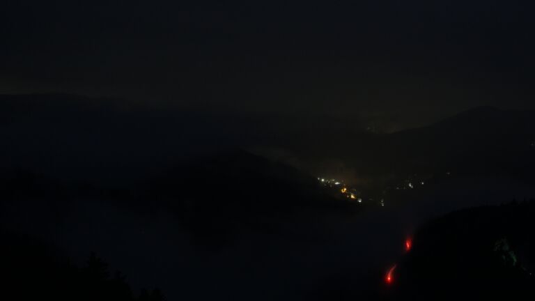 Dieses Bild zeigt eine Webcam-Aufnahme vom Achertal, aufgenommen am Montag, den 16.06.2025 um 03:30 Uhr. Die Temperatur betrug 9.9°C.