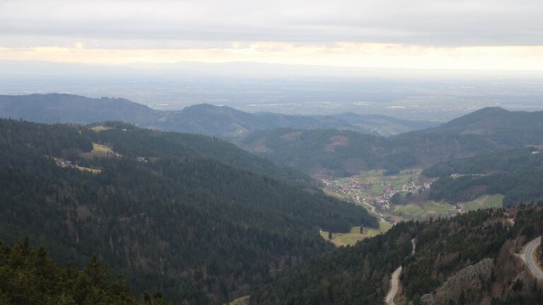 Dieses Bild zeigt eine Webcam-Aufnahme vom Achertal, aufgenommen am Samstag, den 28.02.2026 um 15:00 Uhr. Die Temperatur betrug 4.6°C.