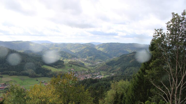 Dieses Bild zeigt eine Webcam-Aufnahme vom Achertal, aufgenommen am Samstag, den 24.10.2026 um 12:50 Uhr. Die Temperatur betrug 5.8°C.