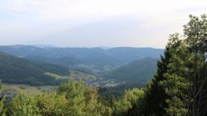 Dieses Bild zeigt eine Webcam-Aufnahme vom Achertal, aufgenommen am Montag, den 03.08.2026 um 19:10 Uhr. Die Temperatur betrug 33.7°C.