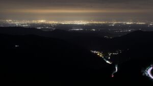 Dieses Bild zeigt eine Webcam-Aufnahme vom Achertal, aufgenommen am Donnerstag, den 16.04.2026 um 05:10 Uhr. Die Temperatur betrug 6.8°C.