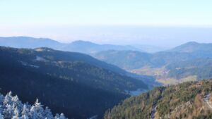 Dieses Bild zeigt eine Webcam-Aufnahme vom Achertal, aufgenommen am Freitag, den 26.12.2025 um 12:00 Uhr. Die Temperatur betrug 5.3°C.